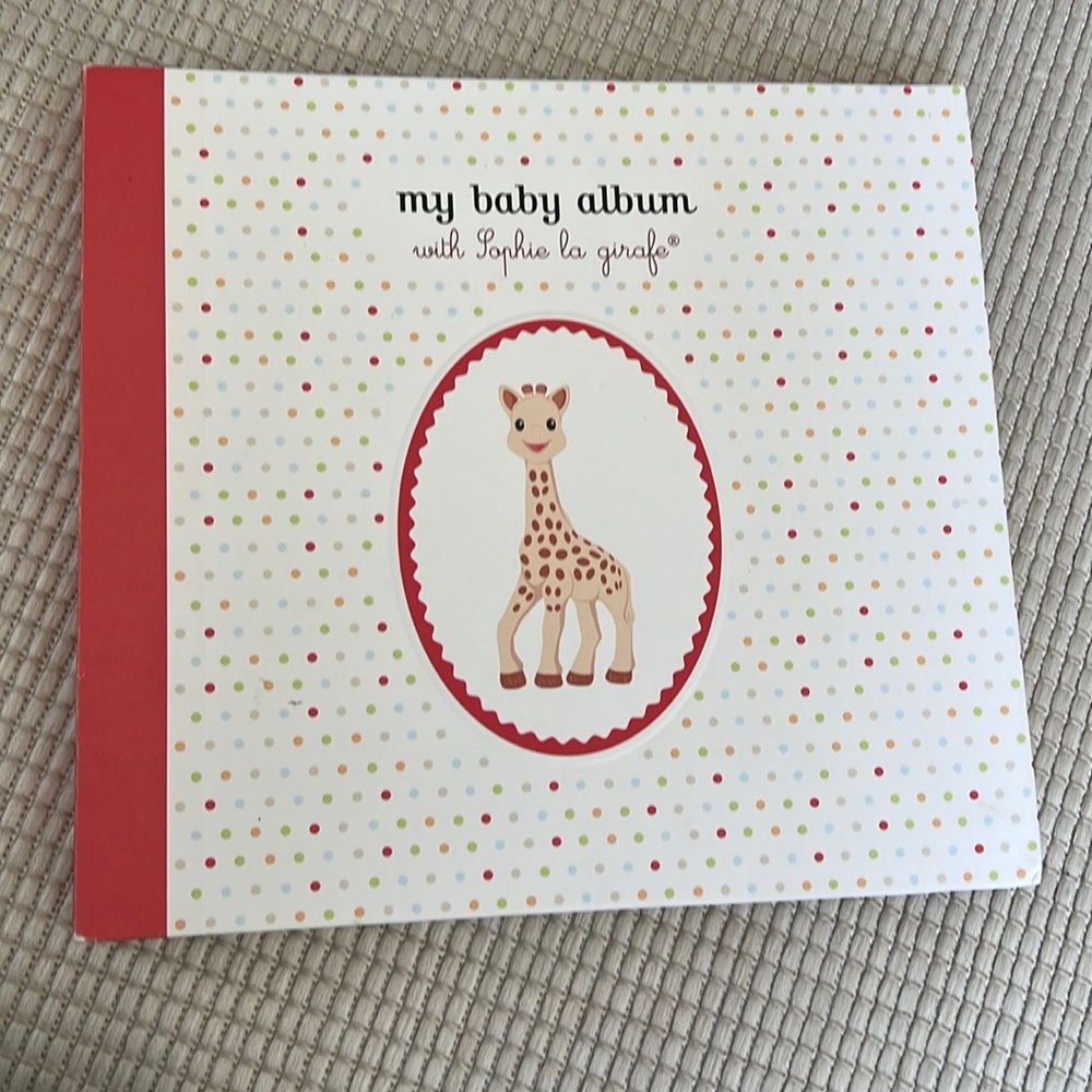 COPY - Baby’s album Sophie la girafe